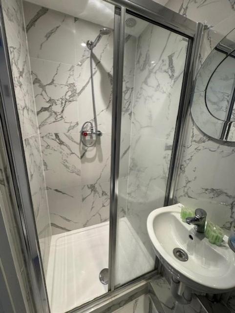 Tony'S House Hotel Лондон Экстерьер фото