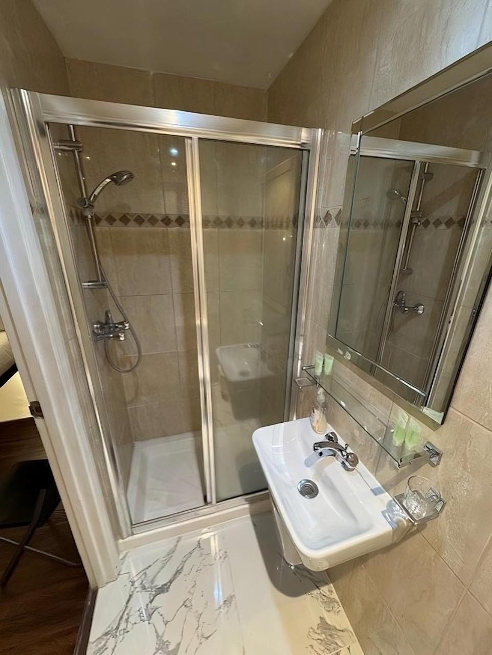 Tony'S House Hotel Лондон Экстерьер фото